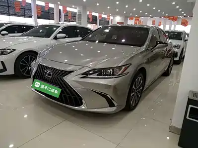 Lexus ES 2024