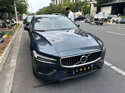 Volvo V60 2022
