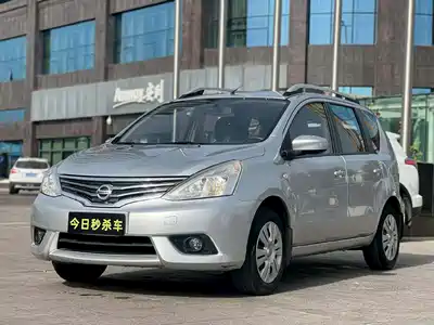 Nissan Livina 2015