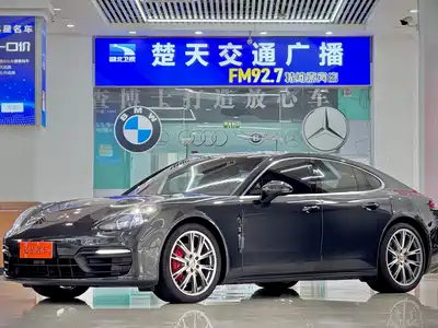 Porsche Panamera 2021