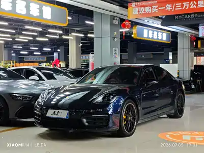 Porsche Panamera 2023