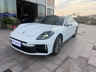 Porsche Panamera 2025