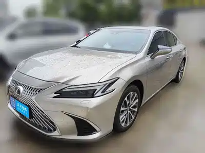 Lexus ES 2025
