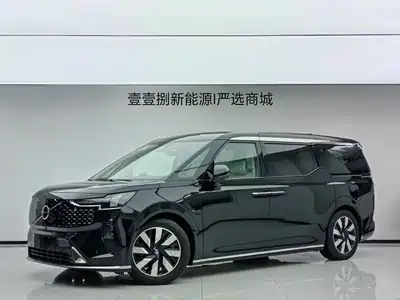 Volvo EM90 2024