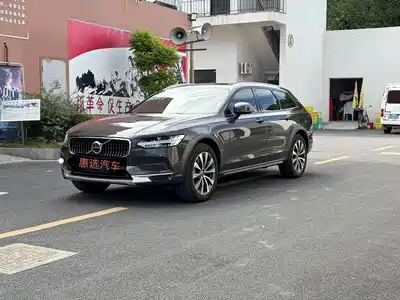 Volvo V90 2025