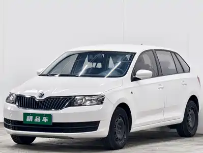 Škoda Rapid Spaceback 2015