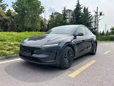 Tesla Model Y 2025