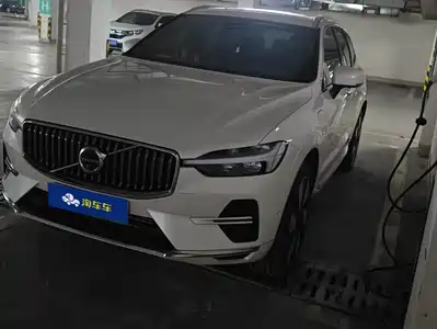 Volvo XC60 Plug-in Hybrid 2025
