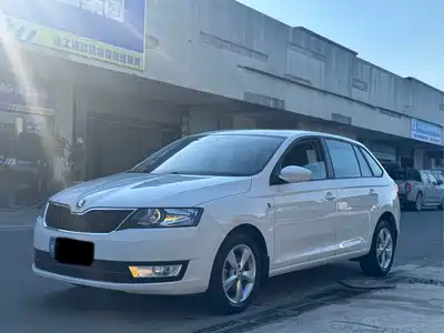 Škoda Rapid Spaceback 2015