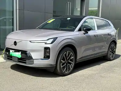 Volvo XC70 Plug-in Hybrid 2025