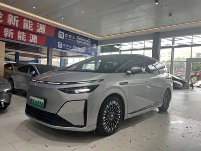 XPeng X9 2025