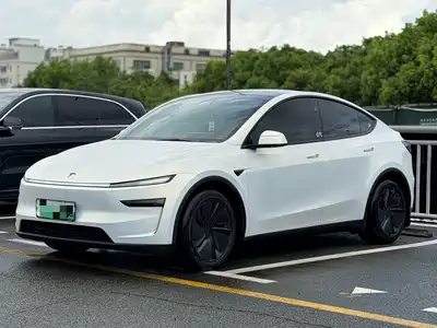 Tesla Model Y 2025