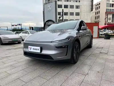 Tesla Model Y 2025