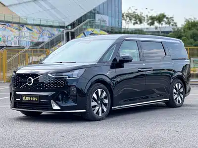 Volvo EM90 2024