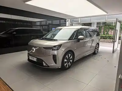 Volvo EM90 2024