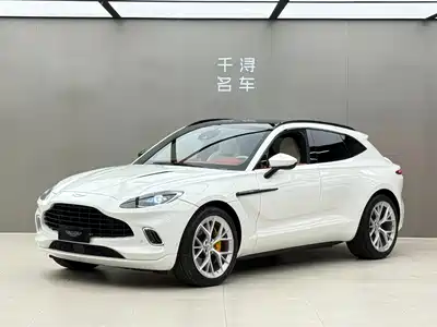 Aston Martin DBX 2021