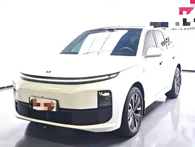 Li Auto L6 2025