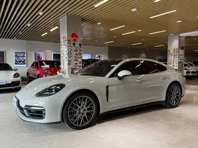 Porsche Panamera 2021