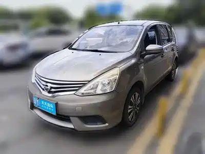 Nissan Livina 2015