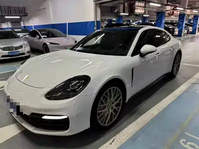 Porsche Panamera 2021