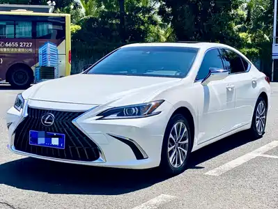 Lexus ES 2023