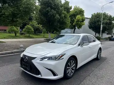 Lexus ES 2019