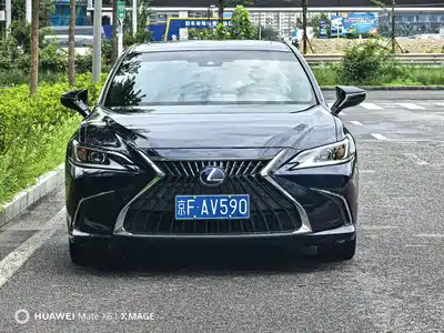 Lexus ES 2021