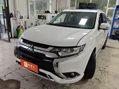 Mitsubishi Outlander 2023