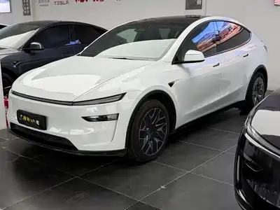 Tesla Model Y L 2026
