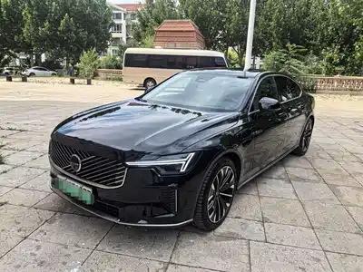 Volvo S90 Plug-in Hybrid 2025