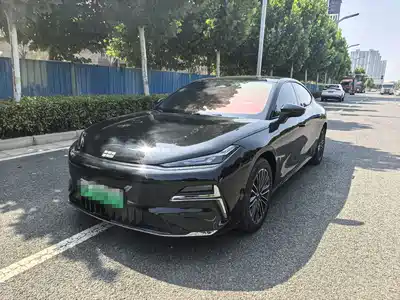 Geely Galaxy Xingyao 8 2025