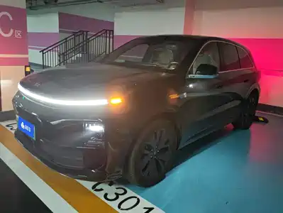 Li Auto L6 2025