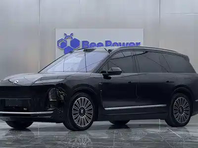 NIO ES8 2025