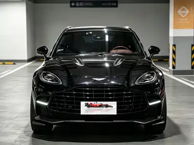 Aston Martin DBX 2021