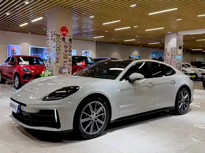 Porsche Panamera 2025