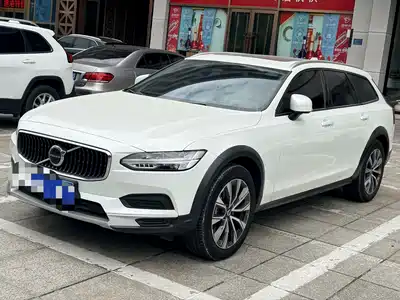 Volvo V90 2025