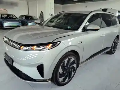 Dongfeng Yipai eπ008 2024