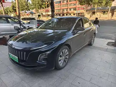 Hongqi E-QM5 2025