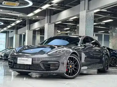 Porsche Panamera 2023