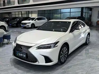 Lexus ES 2025