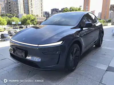 Tesla Model Y 2025