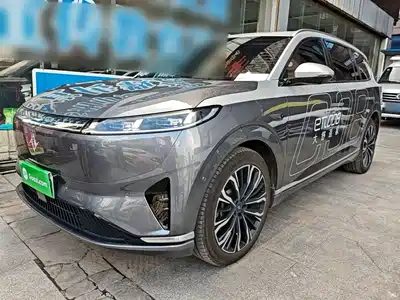 Dongfeng Yipai eπ008 2025