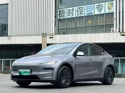Tesla Model Y 2025