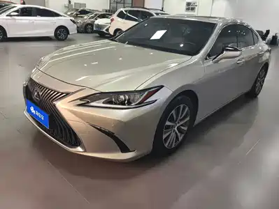Lexus ES 2019