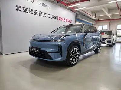 Lynk & Co 08 EM-P 2025