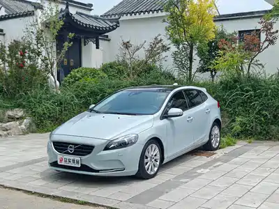 Volvo V40 2015
