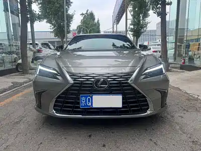 Lexus ES 2025