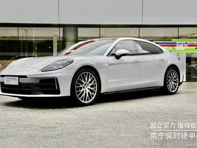 Porsche Panamera 2025