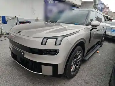 Lynk & Co 900 2025