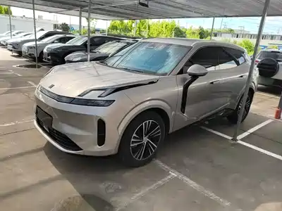 Lynk & Co 08 EM-P 2024